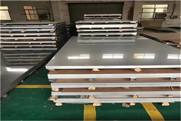 304不銹鋼板按制造方法可分為熱軋和冷軋。根據(jù)鋼種的結(jié)構(gòu)特點(diǎn)